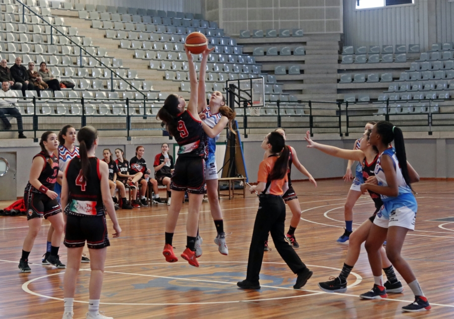 Jovens L'Eliana Rojo 43-52 Cadete A